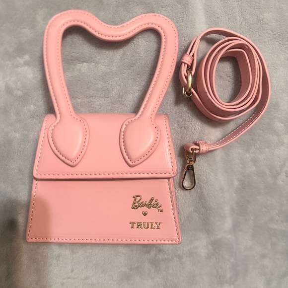 This‎ is a Truly x Barbie mini bag, a limited edition made of 100% leather - Picture 11 of 12